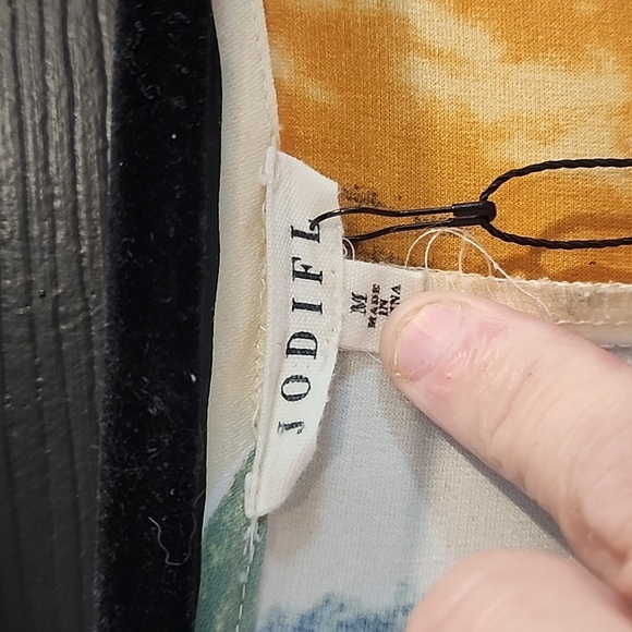 🩶Abstract Print V-Neck Women's Top - Picture 3 of 3